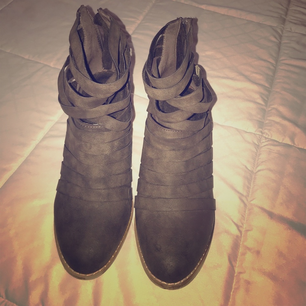 Fall booties! Super unique and trendy, worn once!